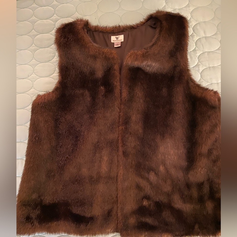 Faux fur vest, Chocolate brown.